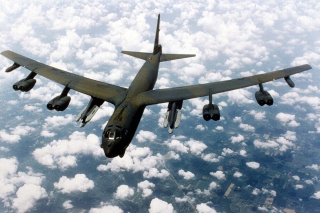 США впервые применили против ИГ бомбардировщик B-52